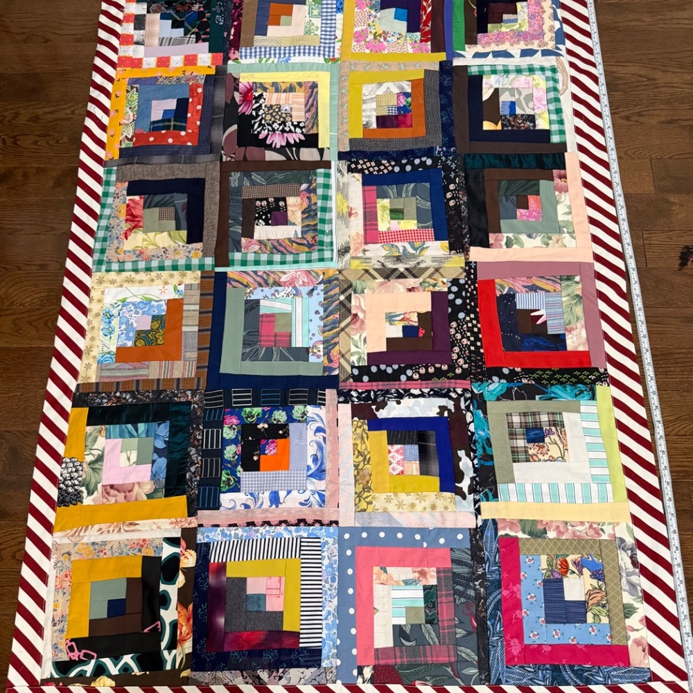 Unique Handmade Log Cabin Quilt Patchwork size 40.5 inches by 59.5 inches - Picture 5 of 6